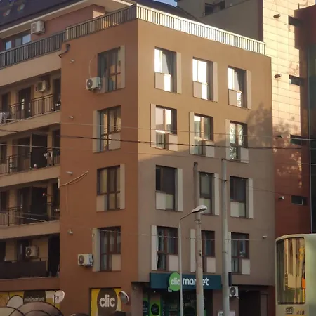 Deluxe Uniri * Βουκουρέστι