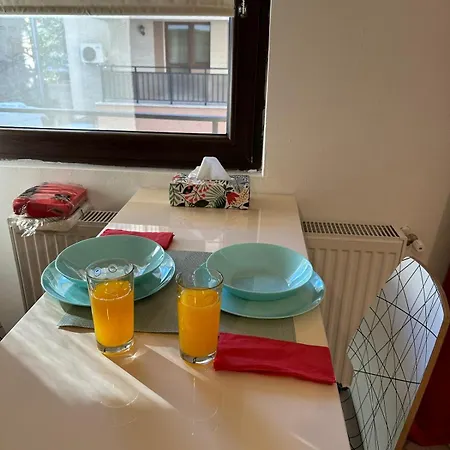 Deluxe Uniri * Bucharest