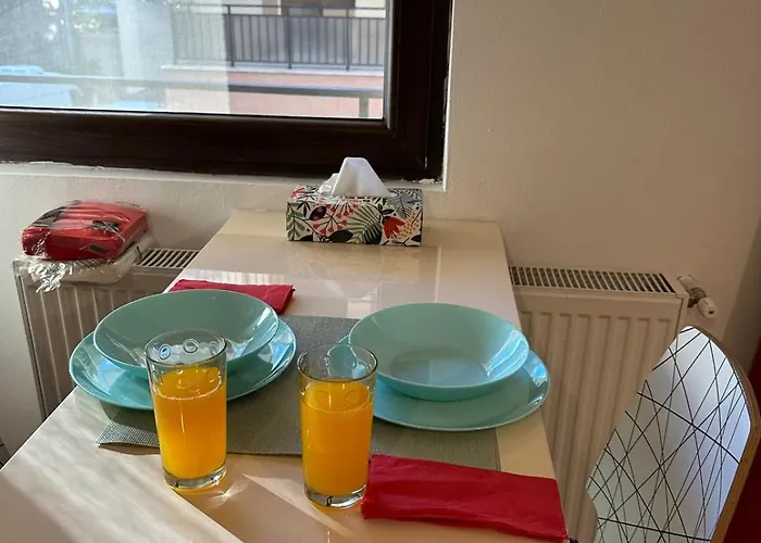 Deluxe Uniri * Бухарест