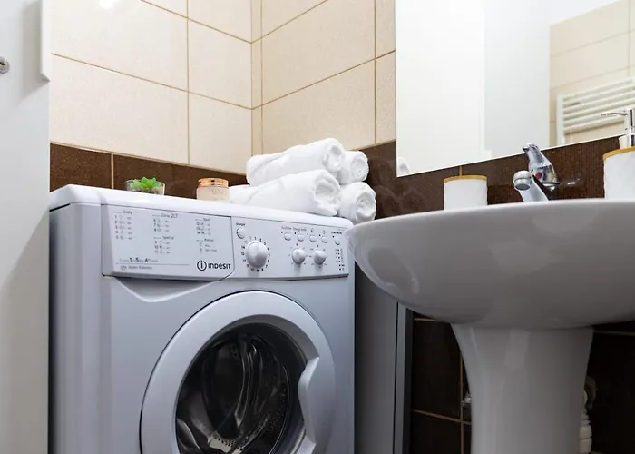 Deluxe Uniri Бухарест